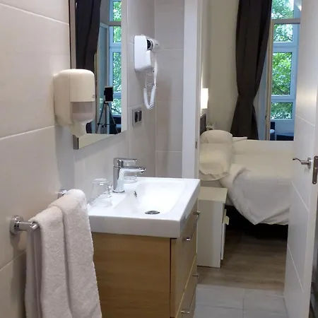 Twin With Private Bathroom Апартаменти *