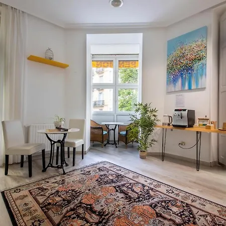 Twin With Private Bathroom Апартаменти *